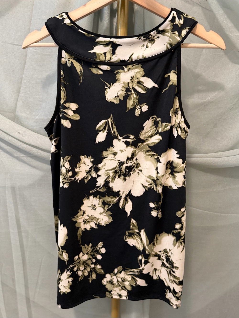 Apt. 9 Black and Cream Floral Blouse with Contrast Collar - Picture 3 of 5